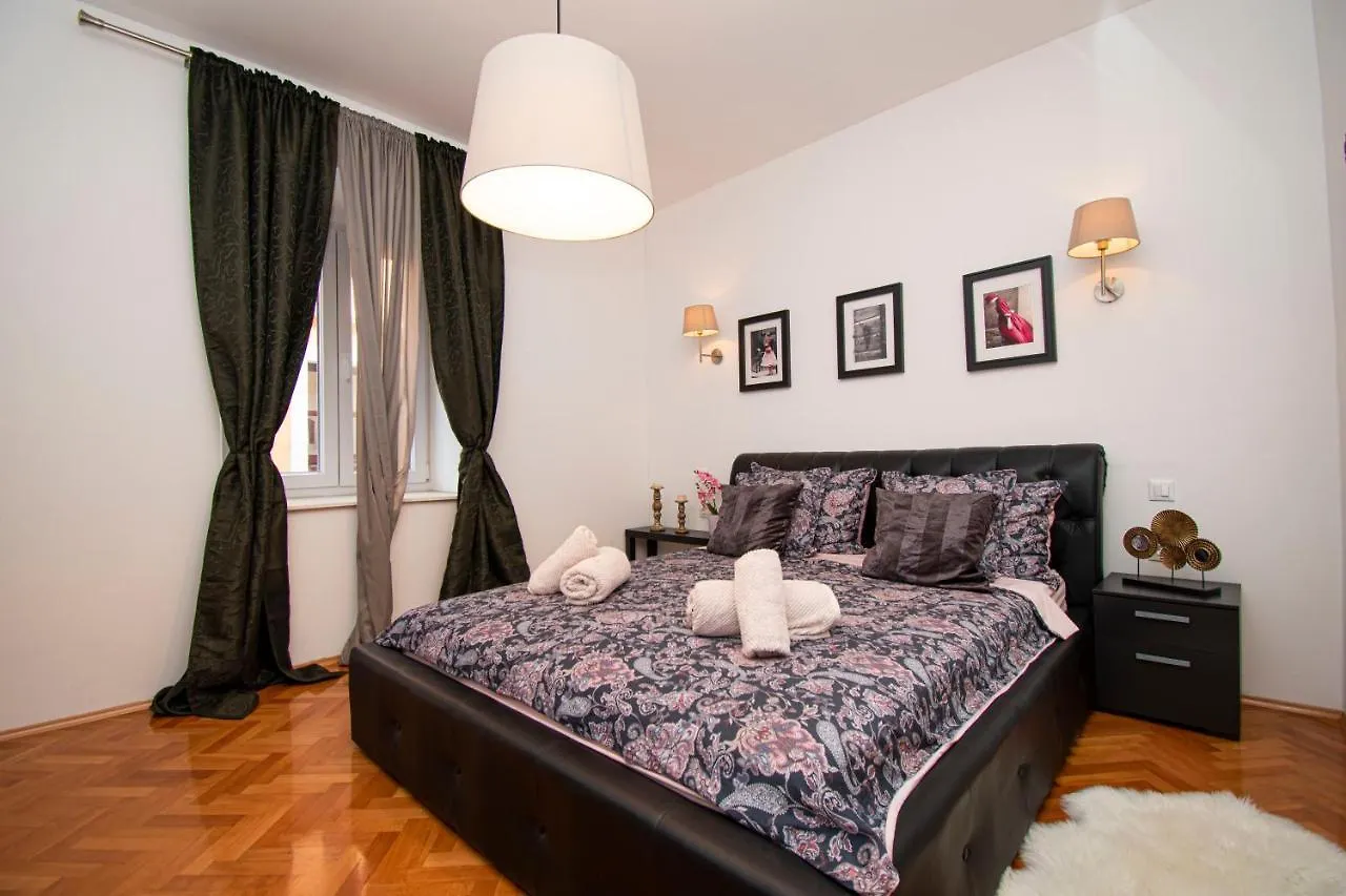Nina Colosseum Apartment Pula 0*,  Croatia